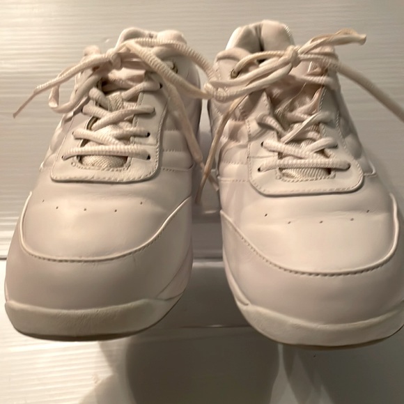 Easy Spirit Women's Beige Leather Walking Shoes Stars size 10 EUC - Picture 3 of 12